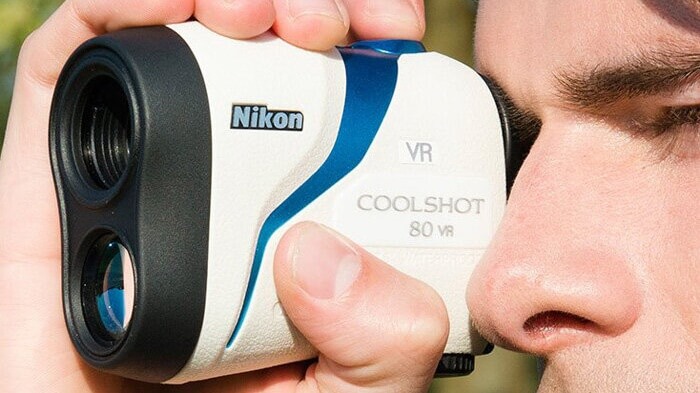 Ống Nhòm Đo Khoảng Cách NIKON COOLSHOT 80 VR cung cấp khả năng đọc khoảng cách từ 8-1000 yards