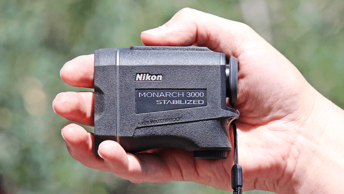 Nikon Monarch 3000 Stabilized có thiết kế nhỏ gọn, trọng lượng chỉ khoảng 200g (không bao gồm pin)