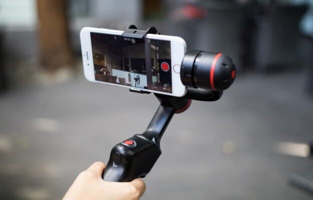 Quay video bằng điện thoại với sự hỗ trợ của gimbal