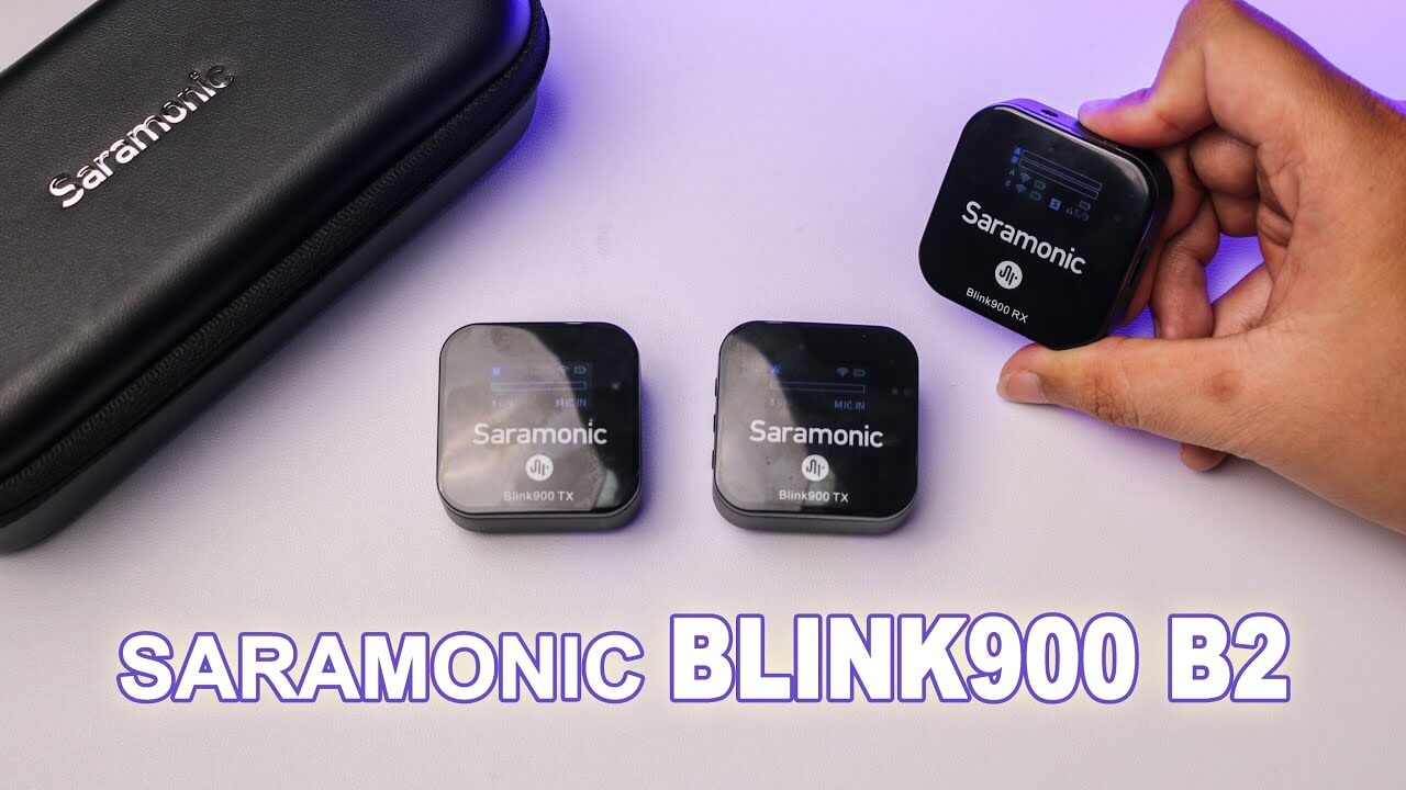 Mic Saramonic Blink 900 B2 đi kèm với màn hình LCD màu tươi sáng được tích hợp cảm biến ánh sáng ở cả bộ phát và bộ thu.