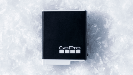 GoPro Hero 11 sử dụng pin Enduro. Được nâng cấp giúp thời gian sử dụng máy ảnh lâu hơn