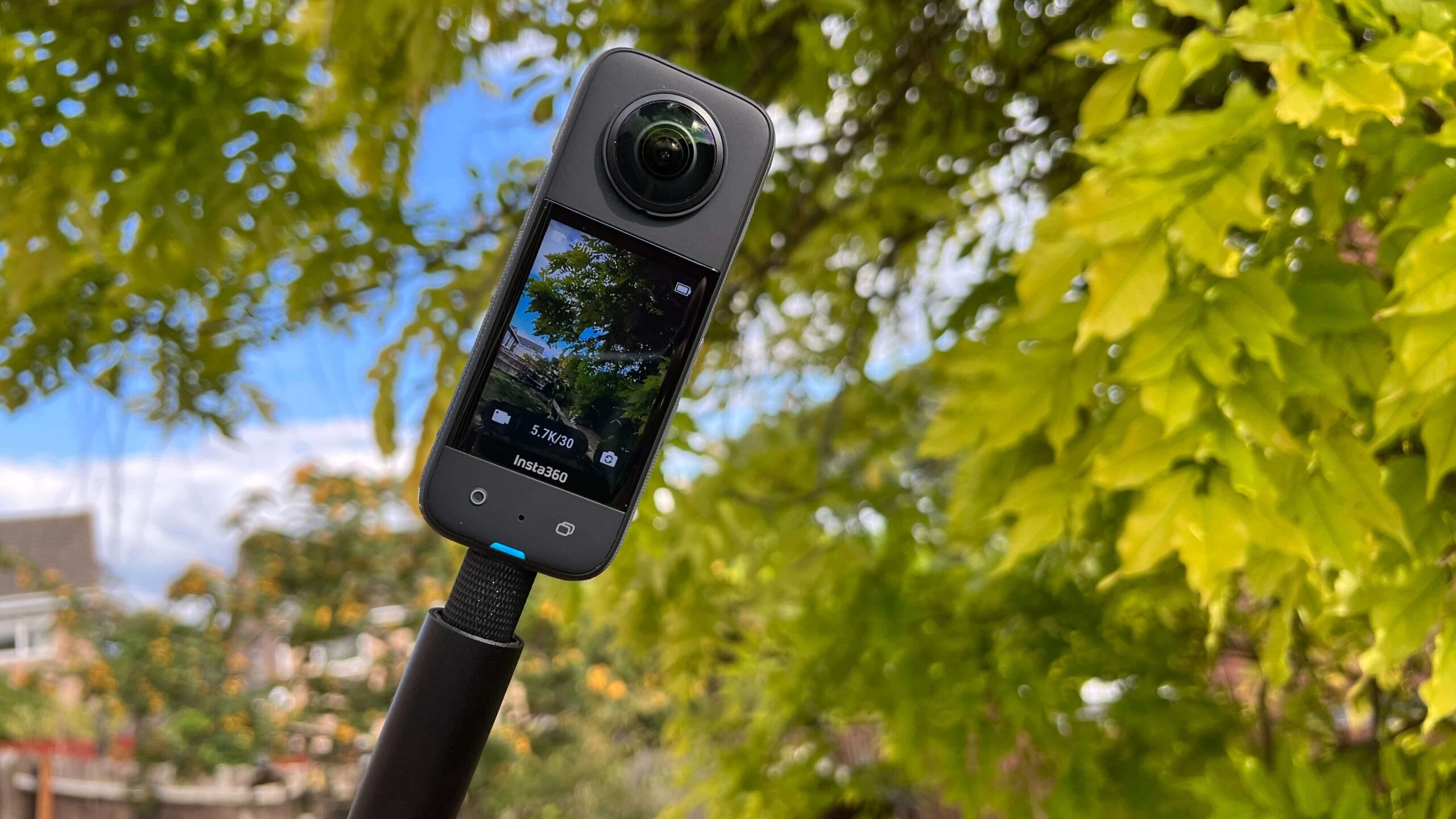 Tại HTCamera, chúng tôi đang có bán Insta360 X3 với giá tốt và nhiều chương trình khuyến mãi vô cùng hấp dẫn.