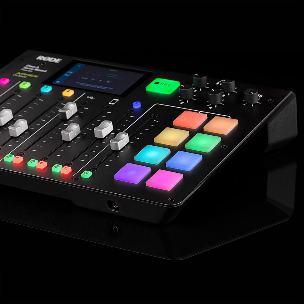 RØDECaster Pro có tám miếng đệm hiệu ứng âm thanh