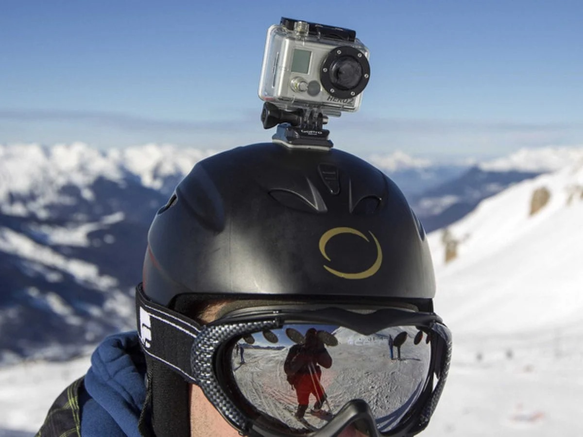 Cách gắn Gopro lên mũ bảo hiểm