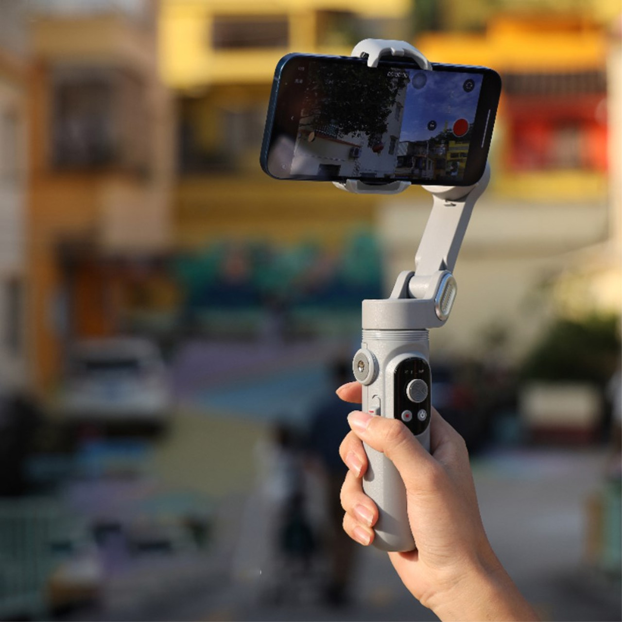 Gimbal Aochuan Smart X Pro là tay cầm chống rung phiên bản mới, có kiểu dáng hiện đại, tích hợp nhiều tính năng đặc biệt