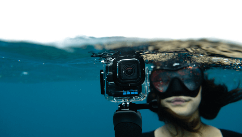 GoPro thường cung cấp khả năng chống nước ở độ sâu 10 mét mà không cần vỏ bảo vệ.