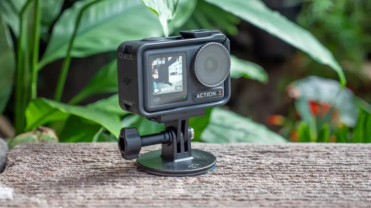 DJI Osmo Action 3 có kích thước 70.5 x 32.8 x 44.2mm và nặng 145g.