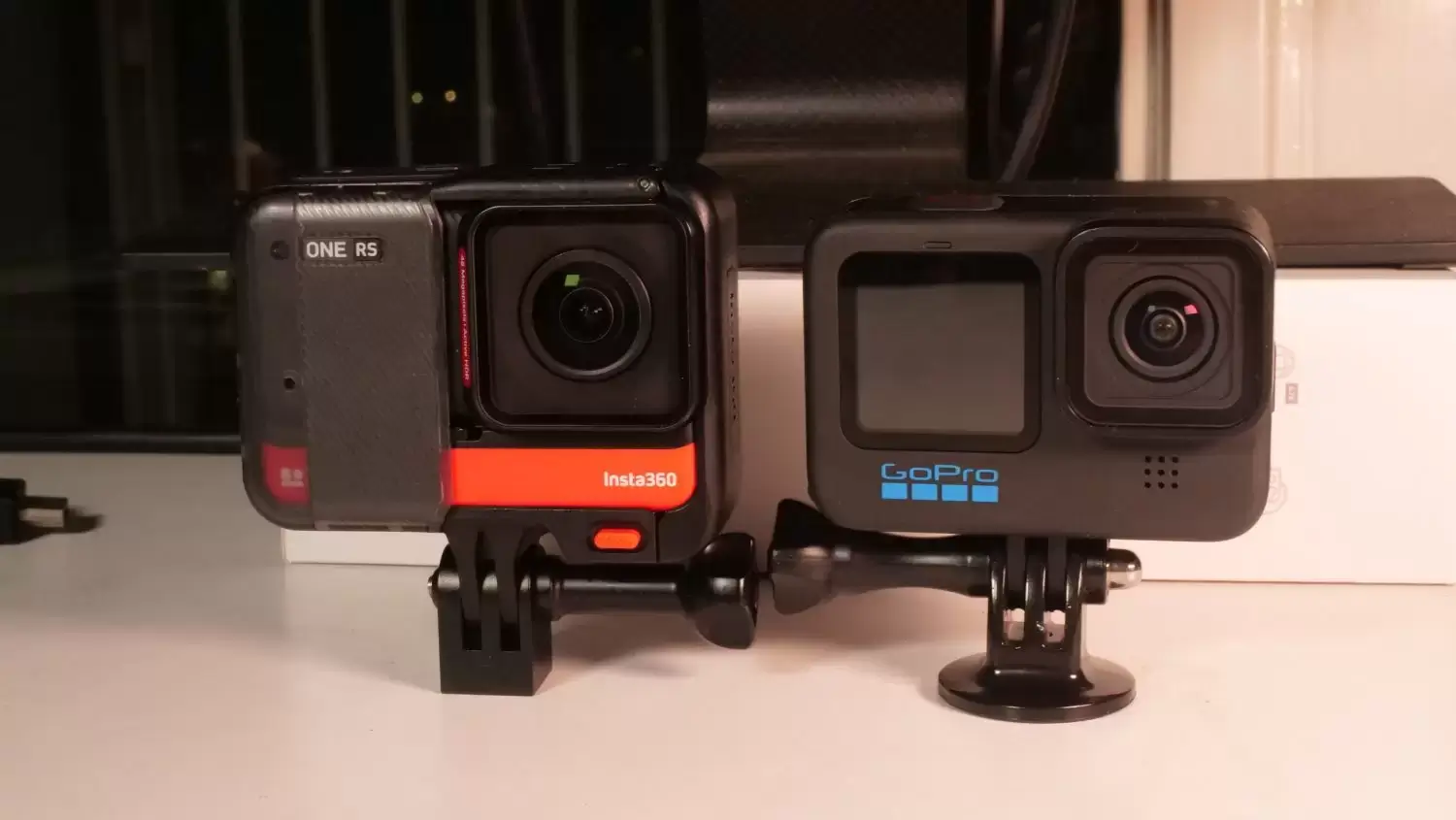 Insta360 RS với GoPro 11 có thời lượng pin dài thích hợp để hoạt động cả ngày mang đến các cảnh quay chất lượng, thoải mái không bị ngắt quãng giữa chừng.