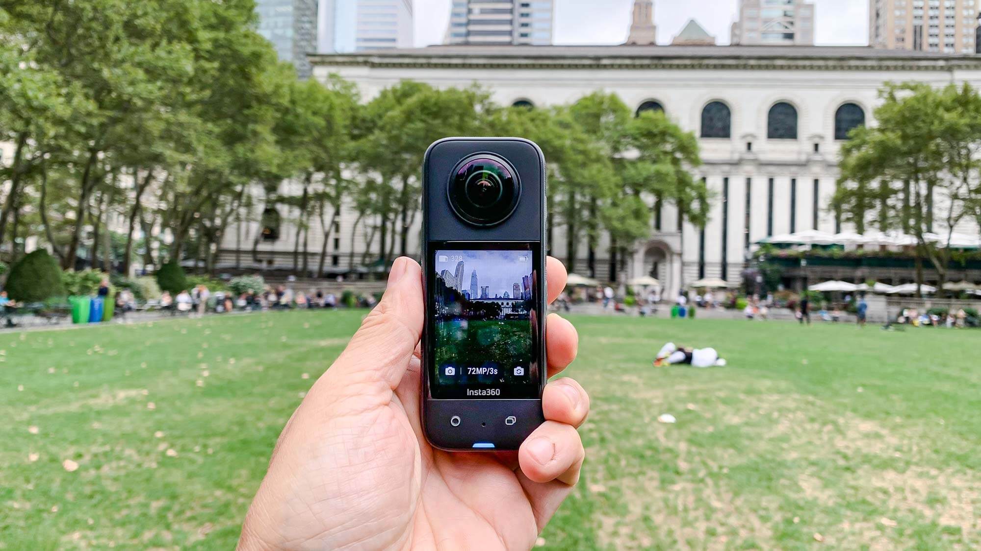 Thiết kế của Insta360 X3 HTCamera