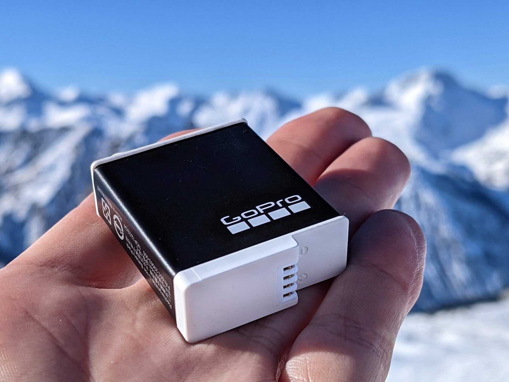 Pin Enduro cung cấp cho máy ảnh GoPro nguồn năng lượng lớn đủ cho bạn quay video cả ngày dưới mức nhiệt độ thấp, khắc nghiệt.