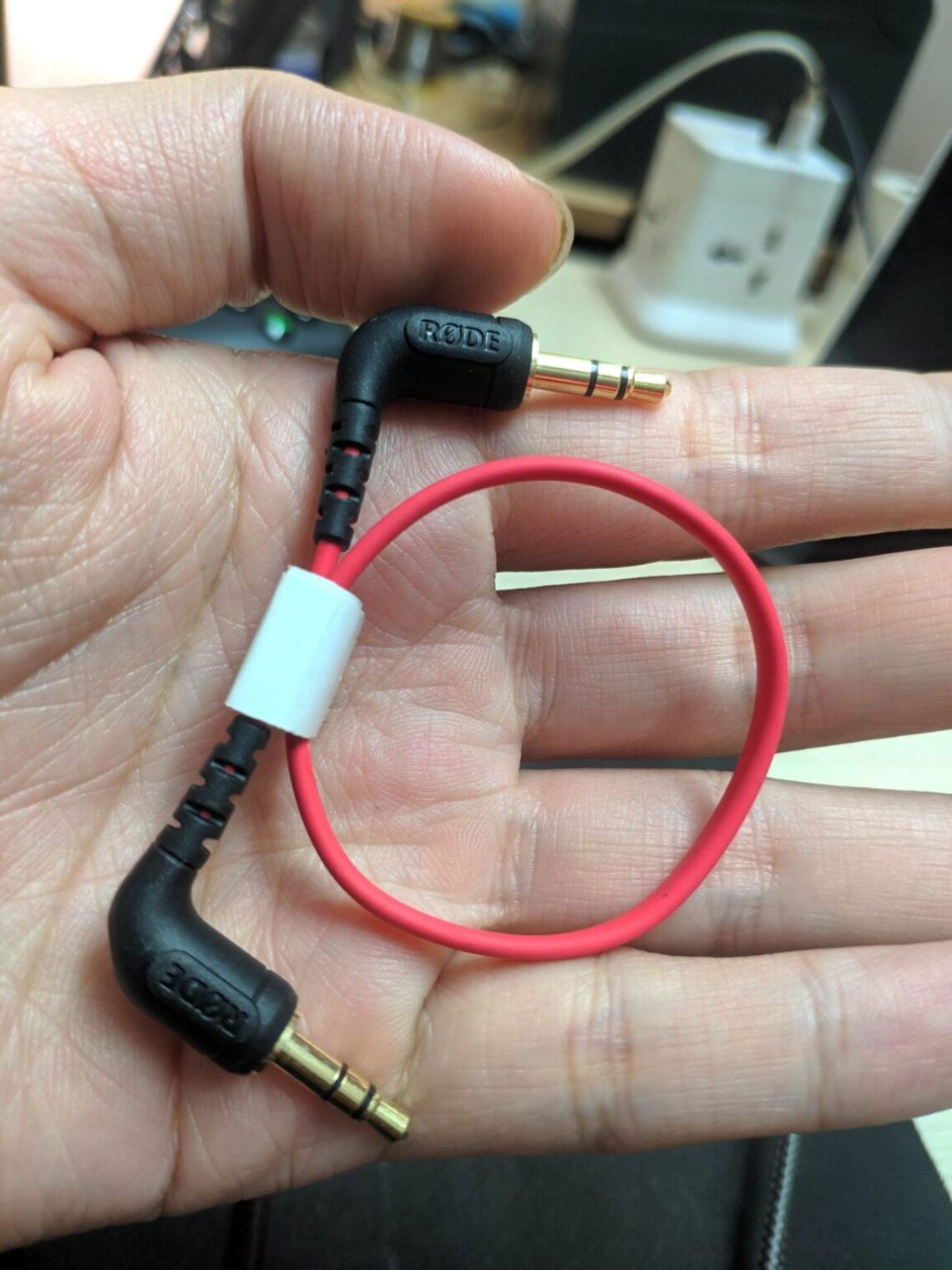 Rode SC2 là jack 3.5mm chuẩn TRS sang TRRS tương thích với micro tiêu chuẩn.