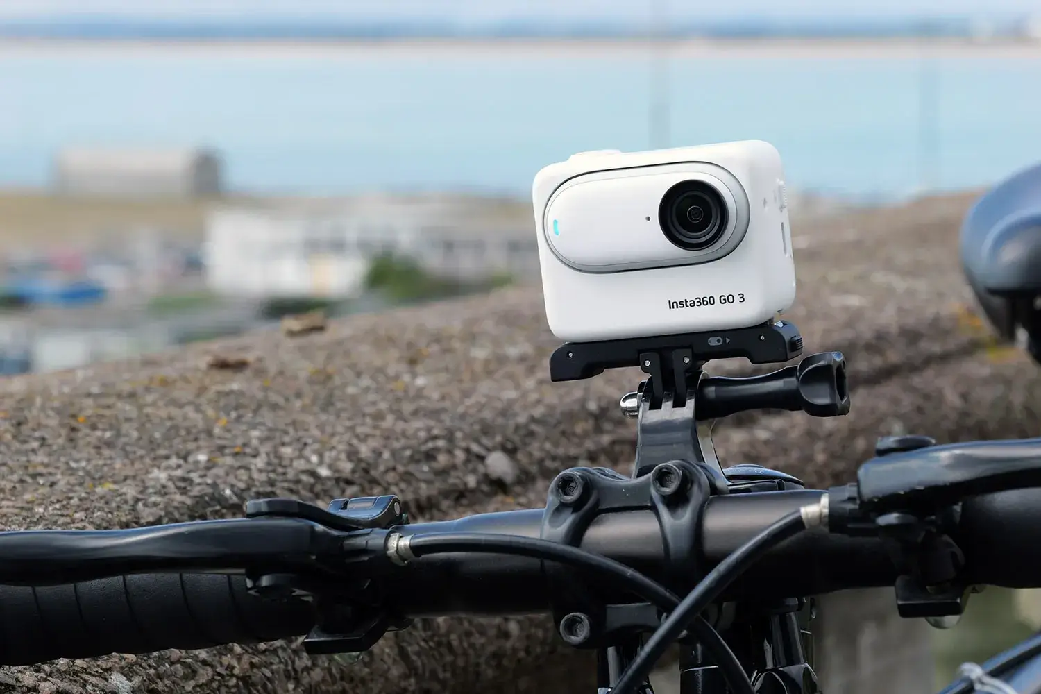 Insta360 Go 3 cung cấp rất nhiều phụ kiện để tối đa hóa nhu cầu thiết bị của bạn giống GoPro 12.