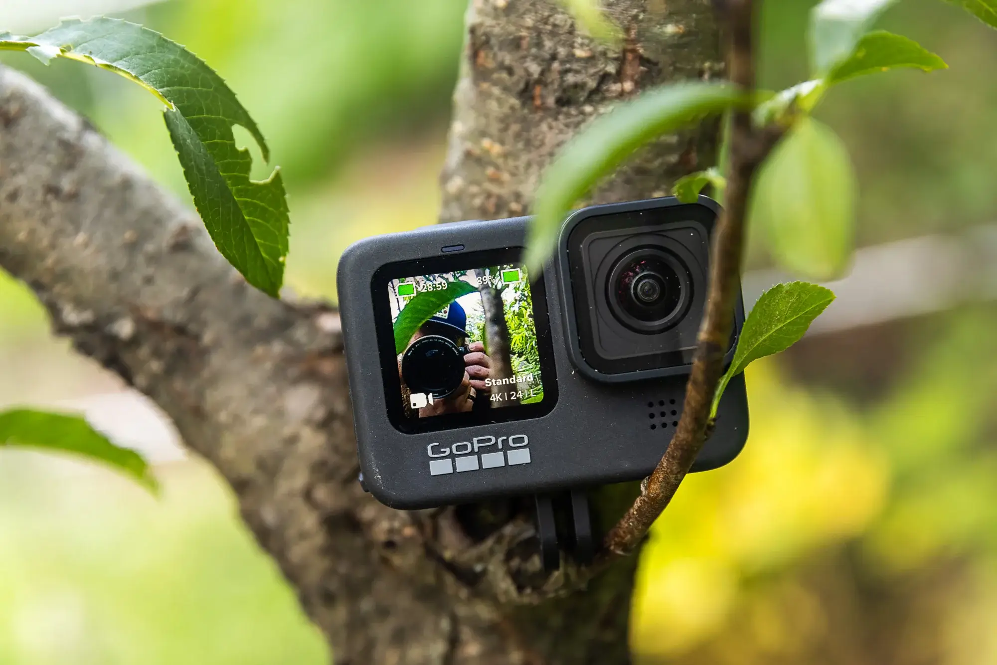 GoPro Hero 9 Black cung cấp một số tính năng chuyên nghiệp mà Go 3 không có như Livestream, Webcam, Speed Ramp.