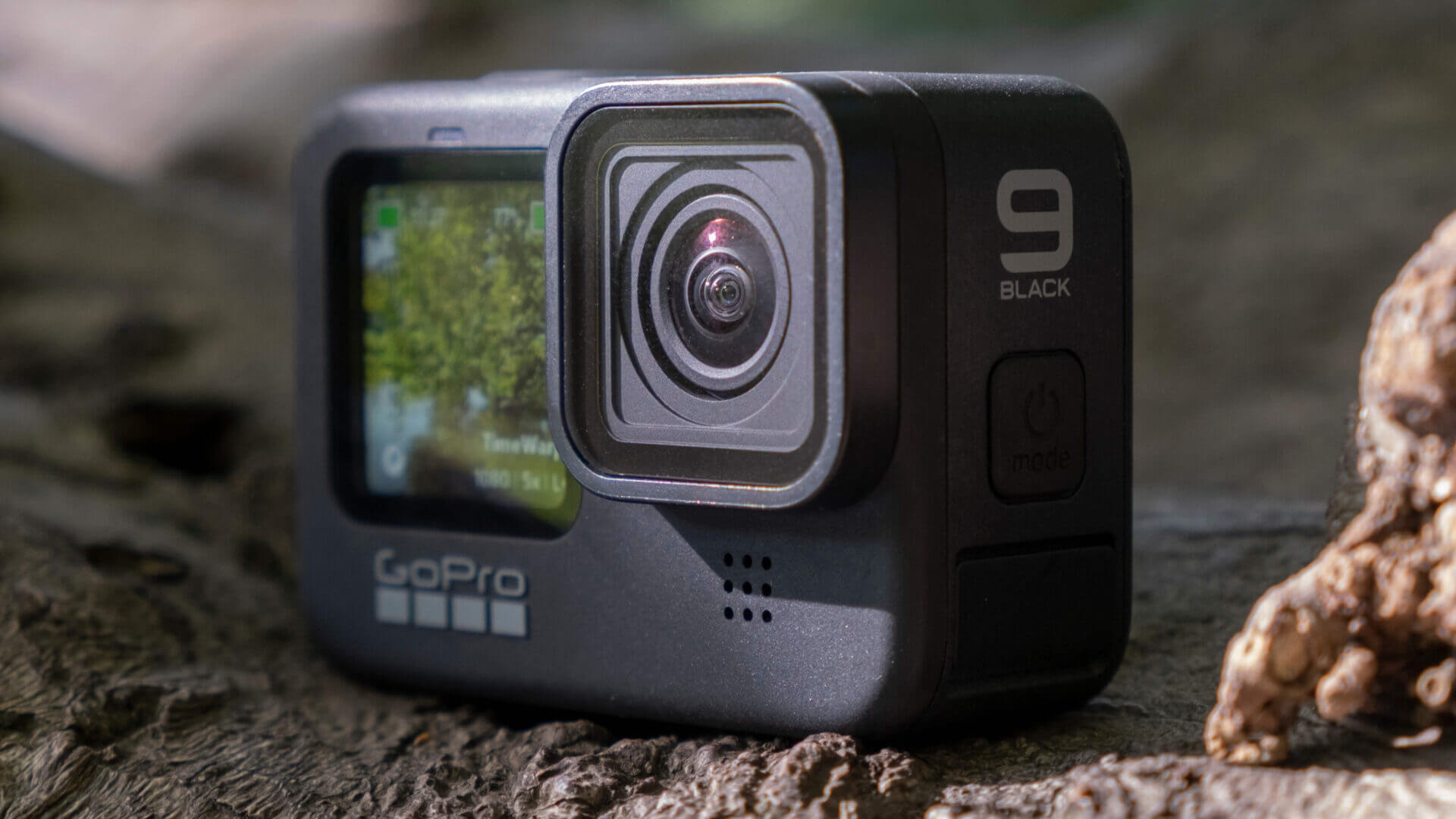 GoPro Hero 9 Black có thiết kế action cam truyền thống có hình dáng chữ nhật với vẻ bề ngoài chắc chắn giúp máy hạn chế trầy xước và hư hỏng.