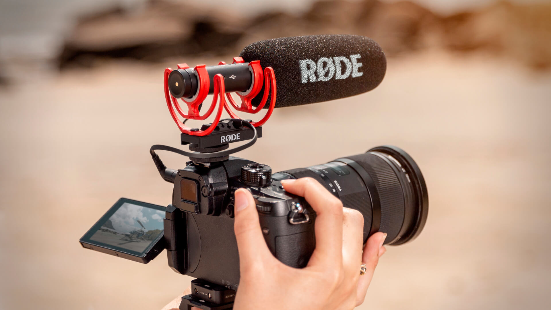 VideoMic NTG có thể được cấp nguồn qua USB và có pin lithium-ion bên trong có thể sạc lại