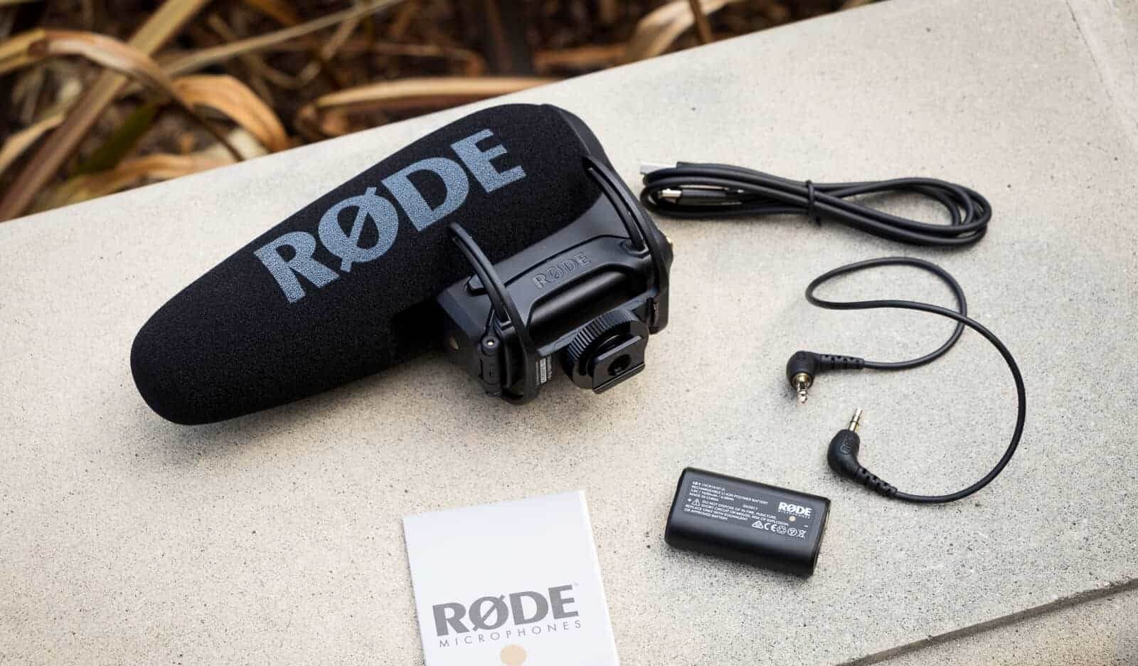 Pin của Rode Videomic Pro Plus là pin Lithium có thể sạc lại bằng cổng USB và còn giúp tăng thời gian sử dụng micro.