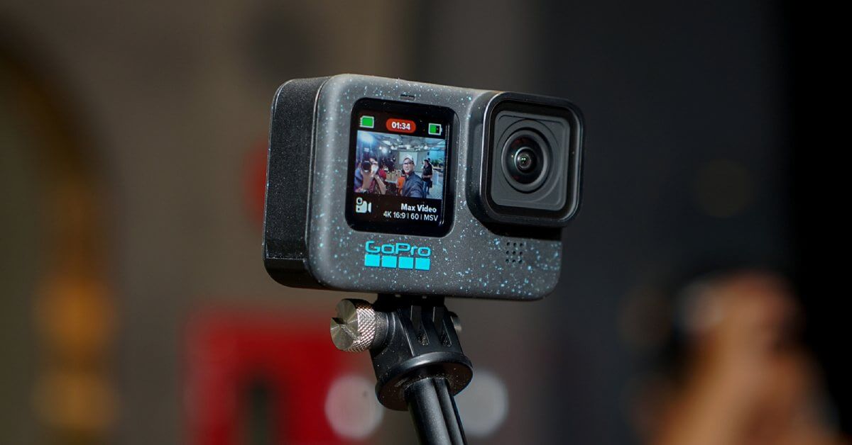 Trước khi bắt đầu quay phim, hãy đảm bảo máy ảnh GoPro của bạn đã được sạc đầy