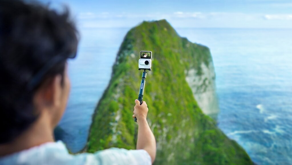 Khi sử dụng cùng với Action Pod, Insta360 GO 3S cho phép bạn chụp những bức ảnh selfie với khung hình hoàn hảo