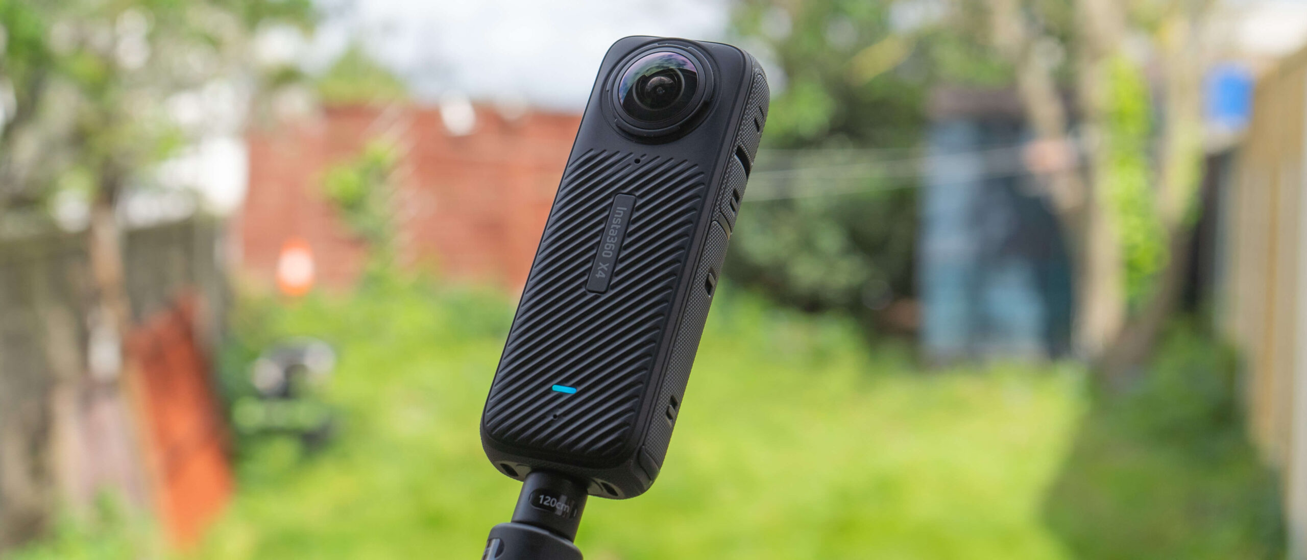 Insta360 X4 thể hiện một bước nhảy vọt đáng kể trong lĩnh vực máy ảnh 360 độ cầm tay