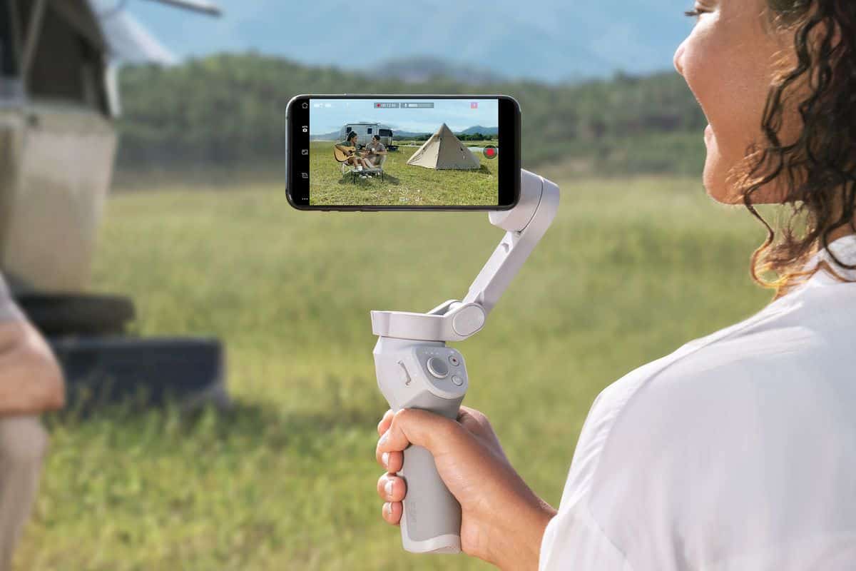 So với Gimbal Osmo Mobile 3 trước đó, OM4 gây ấn tượng hơn với thiết kế mới