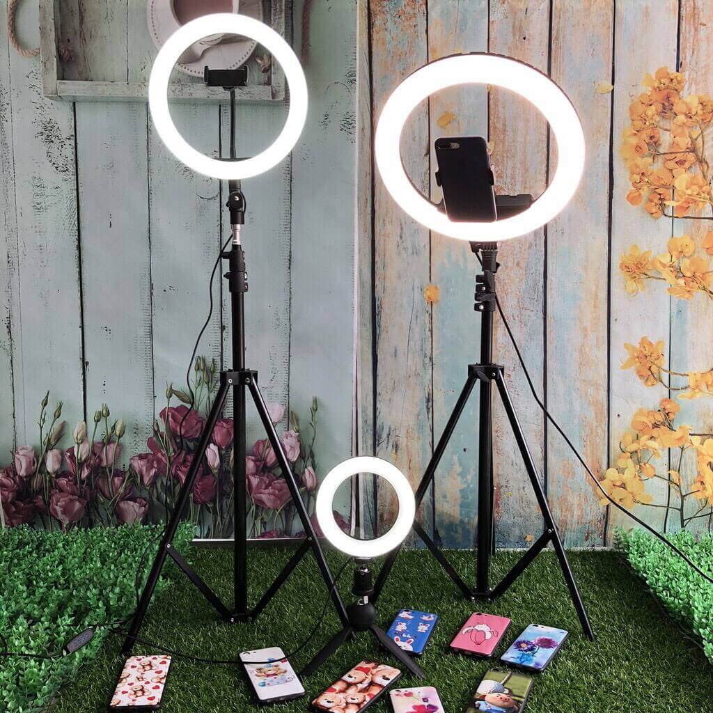 Một số loại đèn có thể tham khảo: Elgato Key Light, Elgato Ring Light,…