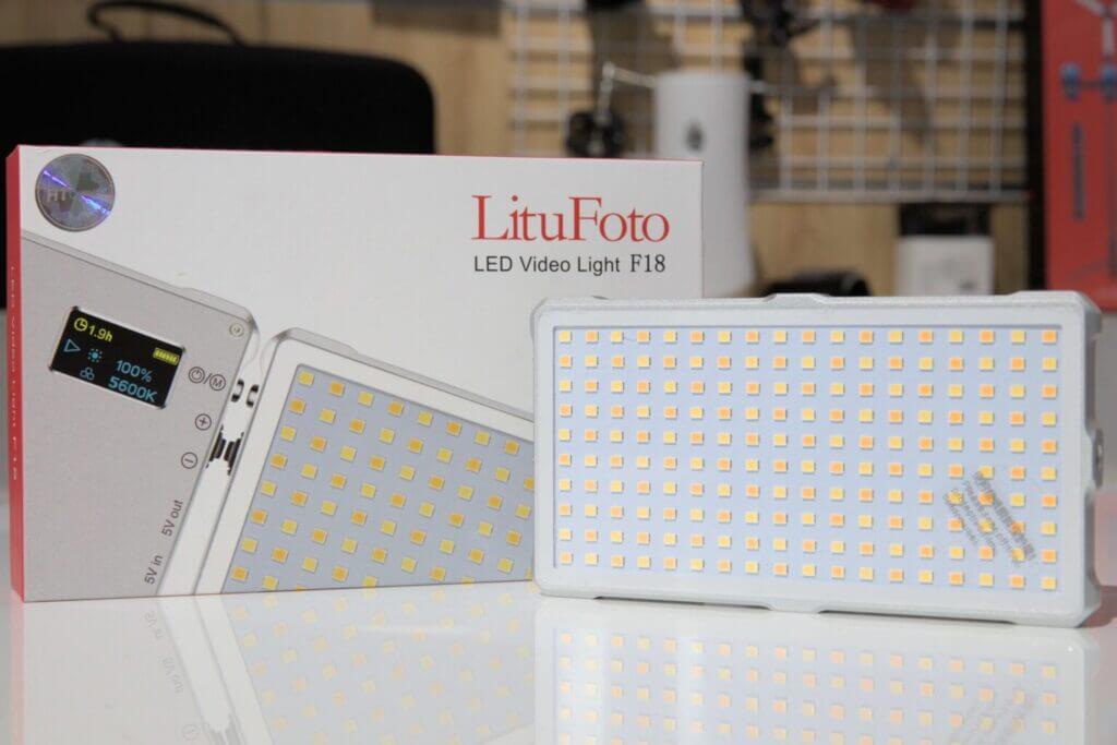 Đèn video LED Litufoto F18 là một giải pháp chiếu sáng nhỏ gọn nhưng mạnh mẽ có 180 đèn LED màu kép