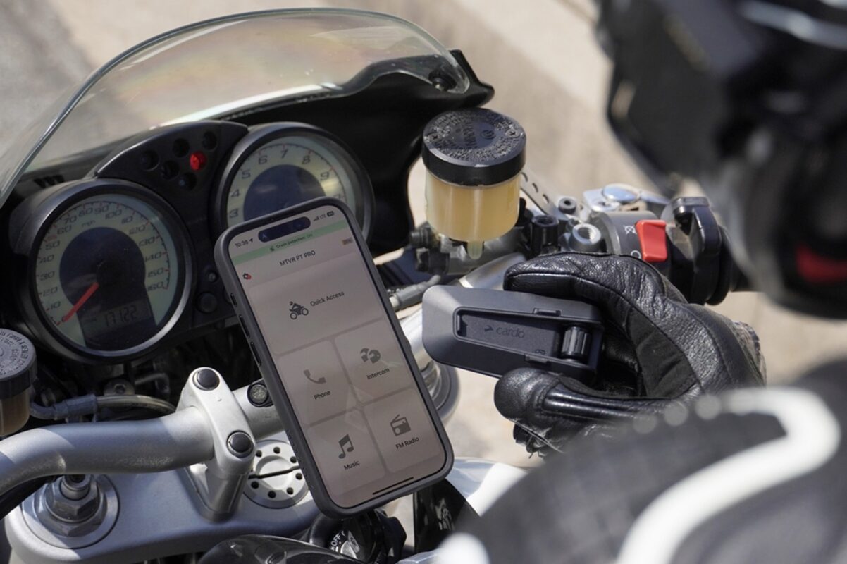Cardo Packtalk Pro Motorcycle Helmet Communication System 2048x1365 1