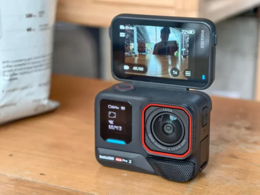 GoPro kiện Insta360