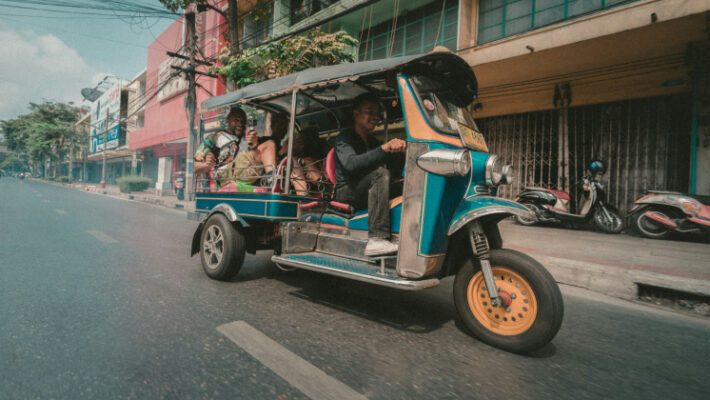 jakob owens EPaquQUI1do unsplash tuya