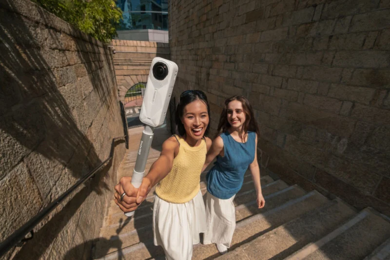 x5 satin white Vlogging 2 800x534 1