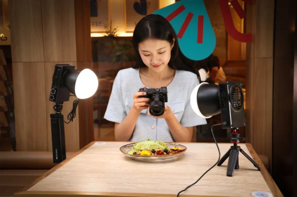 ĐÈN LED BI-COLOR VỚI RGB: CÁI NÀO PHÙ HỢP HƠN CHO QUAY VIDEO 5 đèn LED