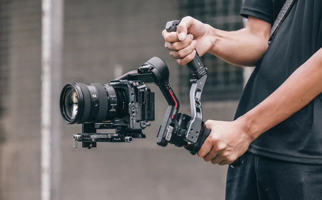 TRIPOD VỚI GIMBAL: CHỌN CÁI NÀO CHO NHU CẦU QUAY VIDEO 7 Tripod với Gimbal