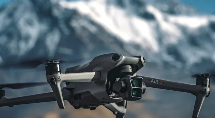 TOP DRONE CÓ CHẾ ĐỘ TỰ BAY THEO NGƯỜI TỐT NHẤT 19 Air3