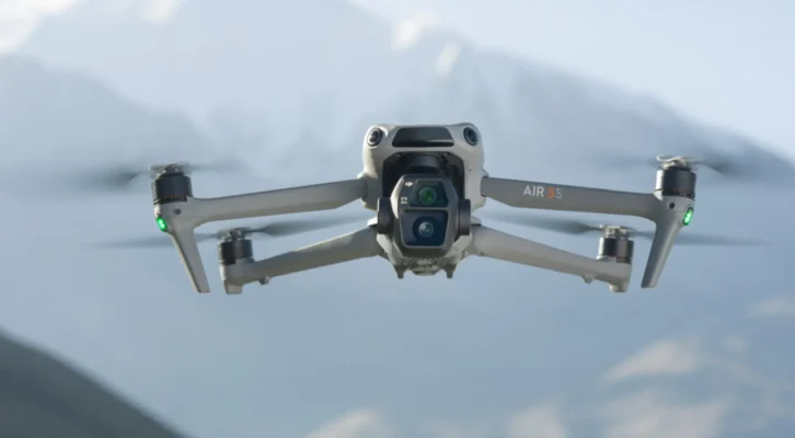 TOP DRONE CÓ CHẾ ĐỘ TỰ BAY THEO NGƯỜI TỐT NHẤT 18 Air 3S